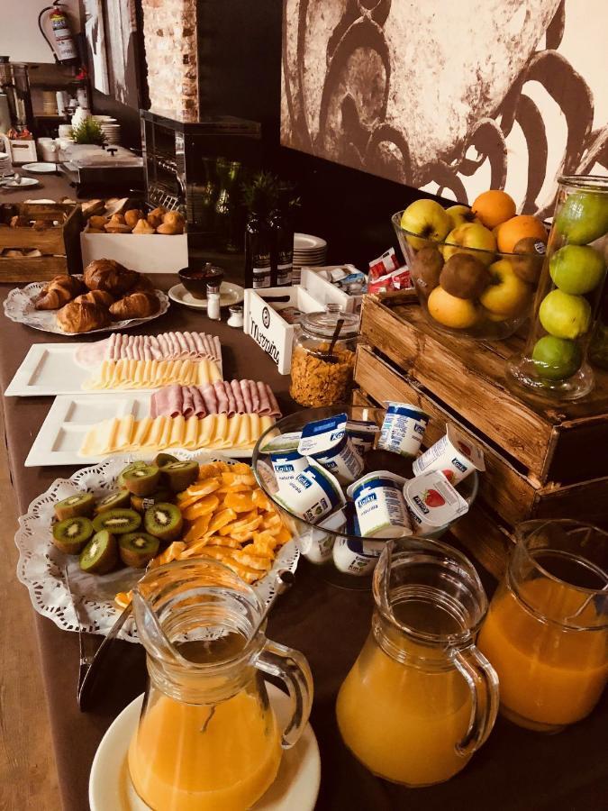 Hotel Cienbalcones